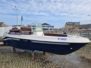 Maenello 16 met 75 PK Mercury.