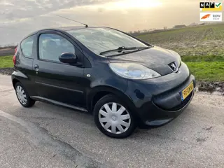 Peugeot 107 1.0-12V XS / 5 drs incl apk en airco