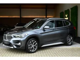 BMW X1 SDrive20i - Adaptive Cruise Control - Panoramadak - HUD - Leren Sportstoelen - Achteruitrijca