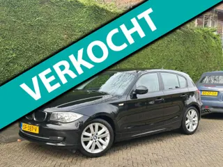 BMW 1-serie 116i Sport /6BAK/S-VRWRMNG/LMVELGEN/RIJDTNIEUW!/