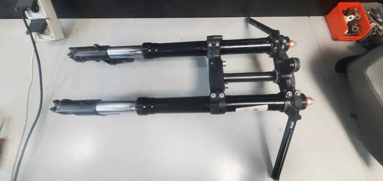 VOORPOTEN COMPLEET Aprilia RSV 1000 1998 - 2000