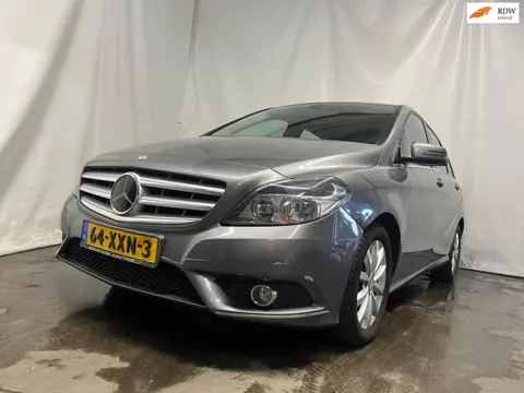 Mercedes-Benz B-klasse 180 - Schade - Koppakking Lek