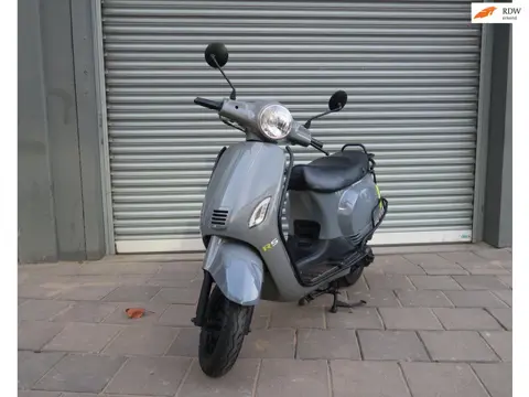 Z BTC Snorscooter Riva RS special nardo grey custom