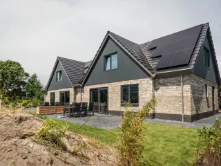 Luxe villa met privé-sauna dichtbij het strand en bos