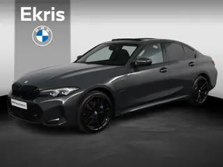 BMW 3-serie 320e BMW 320e Sedan M Sport | Glazen Schuif-/kanteldak | Trekhaak Elektrisch | Harman Ka