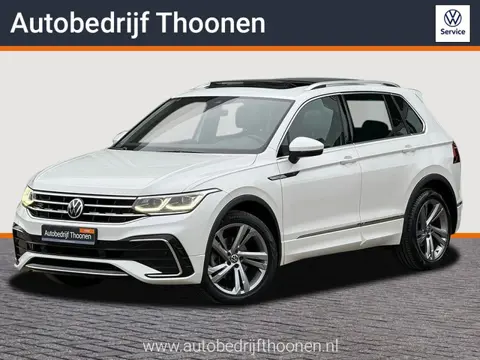 Volkswagen Tiguan 1.5 TSI R-Line Business+ | Trekhaak | Pano | Leer