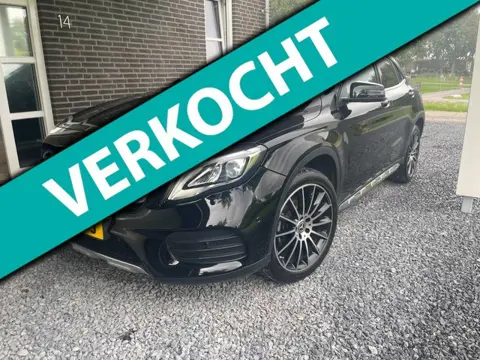 Mercedes-Benz GLA-klasse /Panorama dak / AUTOMAAT / Stoelverwarming / Camera / AMG / Apple carplay/ 