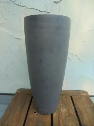 VAAS KERAMIEK MAT ZWART TAPS 37,5 x dia 16,5 cm NIEUW Grote keramieken vaas is in een matzwarte afw