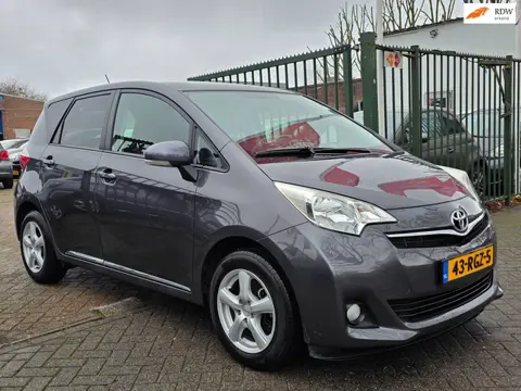 Toyota Verso-S 1.3 VVT-i Aspiration 1e eigenaar dealer onderhouden panorama dak navigatie achteruit 