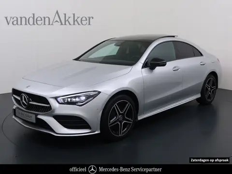 Mercedes-Benz CLA-Klasse 250e AMG // Panoramadak // Nightpakket // Sfeerverlichting // Carplay // Ca