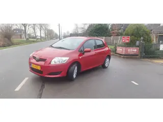 Toyota Auris 1.4-16V Terra