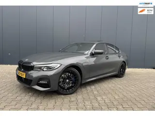 BMW 3-serie 330e dravitgrau *Head Up|H&K|Pano|Laser|Driving ass|