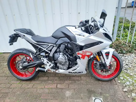 Suzuki GSX8-R uit 2024, nagenoeg nieuwe supersport