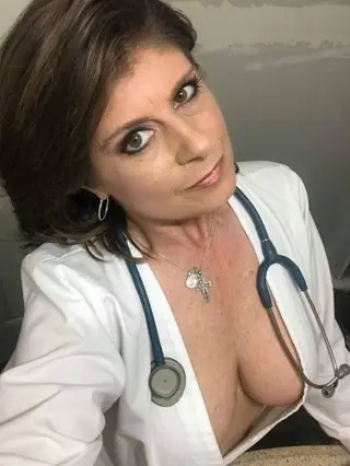 Dame zoekt een echte man!