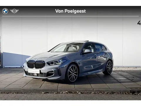 BMW 1 Serie 120i High Executive M-Sport 19 Inch / Comfort Acces / Shadow Line koplampen / Getinte Ra