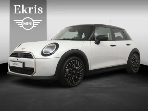 MINI 5-deurs Cooper C Favoured | Pakket-L | Stuur- Stoelverwarming | 360° Camera | LED | NAVI |