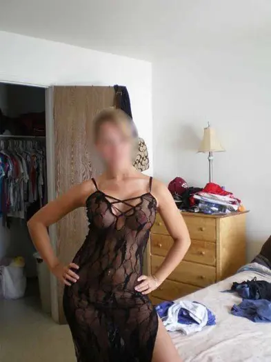 Speelse dame is op zoek naar leuk, stout contact.