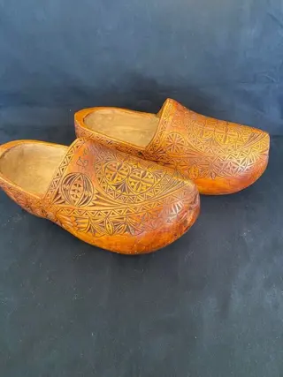 Volkskunst, bruidsklompen (2) - Hout