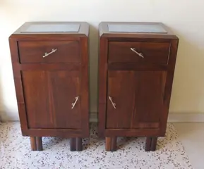 Paar Art Déco nachtkastjes gefineerd in wortelnotenhout en