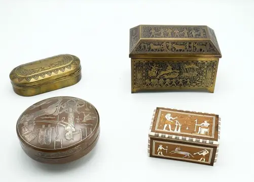 Een set van 4 Art Deco juwelendoosjes in de Egyptische