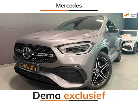 Mercedes-Benz GLA-klasse 250 e AMG SOH-TEST/ PANO/LEDER/H-UP/STOEL-M/BURMESTER/BAB/CARPLAY/SFEERVERL