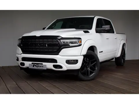 Dodge Ram 1500 5.7 V8 4x4 Crew Cab Limited Dominator | Luchtvering| Pano | Fenders | 360 Camera |