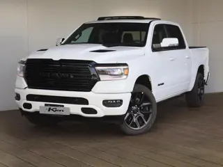Dodge Ram 1500 5.7 V8 4x4 Crew Cab Sport Night edition | Pano-Dak | Groot Navi | Elektrisch Sidebars