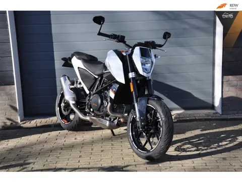 KTM 690 Duke Als nieuw, 12000 km!