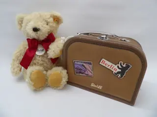 Steiff - Beer Charming Steiff Teddy Bear with suitcase with
