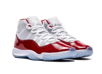 Air Jordan - AIR JORDAN 11 - Varsity Red (Cherry) 2022 -