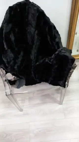 Artisan Furrier - Nerts Decoratief object