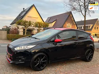 Ford Fiesta Red/Black Edition 99.000 km NAP - APK T/M 01-2027!!