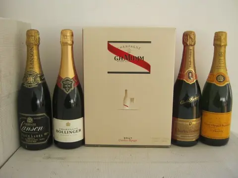 G.H. Mumm with 2 Flûte, Charles Heidsieck, Bollinger