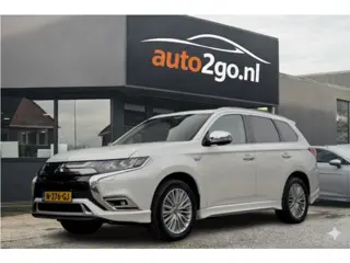 Mitsubishi Outlander 2.4 PHEV INTENSE+ PANODAK LEDER NAVI CAMERA APPLE-CARPLAY LED LMV PDC