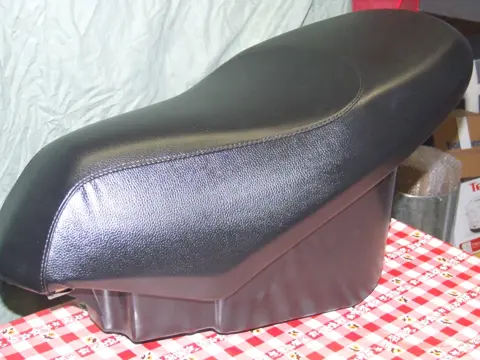 Zadel,Buddy,Seat,met,Helmbak,Peugeot,Vivacity,New