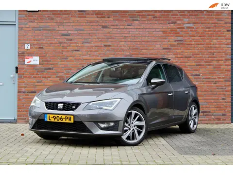 Seat Leon 2.0 TDI FR Connect | PANO DSG VIRTUAL ALCANTARA