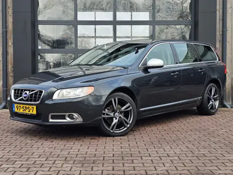 Volvo V70 1.6 T4 Limited Edition | Xenon | Navi | Stoelverwarming | Trekhaak | Leder | All-seasons |