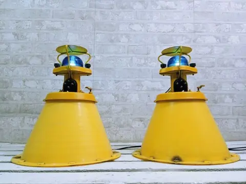 Vintage landingsbaanlamp op de luchthaven (2)