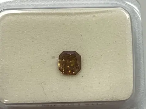 1 pcs Diamant - 0.26 ct - Radiant - No reserve price, fancy