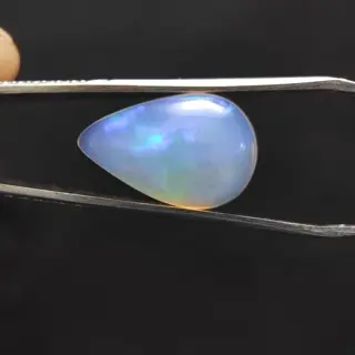 Opaal Mooie 4.3 karaat peer cabochon - 0.5×0.1×0.16 mm -
