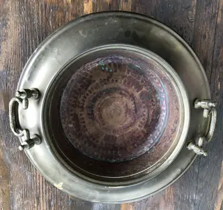 Koperen antieke schaal.