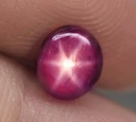 Geen minimumprijs: Star Ruby van 1,56 karaat . -