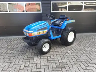Iseki TU 155 minitrekker op brede gazonbanden