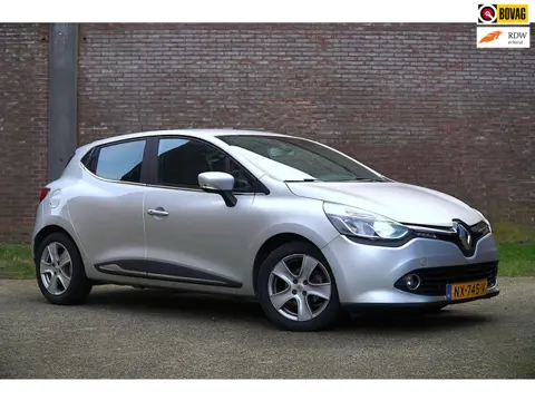 Renault Clio 1.2 TCe Intens, Navigatie, Airco, Cruise, Lichtmetalen Velgen, PDC achter.
