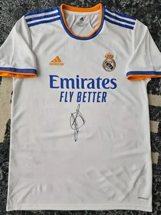 Real Madrid - Camavinga - Jersey(s)