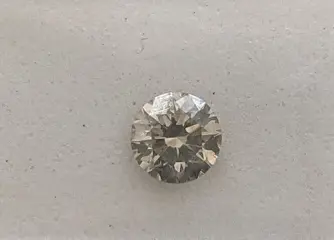 Diamant - 0.64 ct - Rond - Light Yellowish Grey - VS2, No