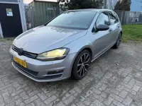 Volkswagen Golf 1.6 TDI Highline 5D Bj 2014 Lichte rijbare schade!