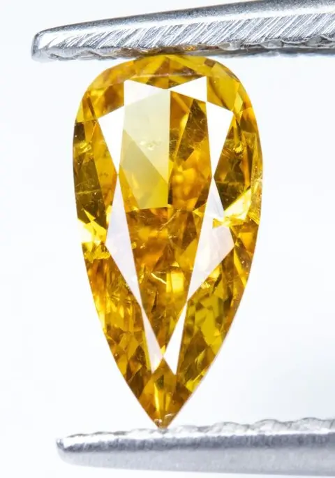 Diamant - 0.47 ct - Natural Fancy Vivid Brownish