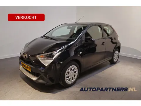 Toyota Aygo 1.0 VVT-i x-play - Apple Carplay/Android Auto - Achteruitrijcamera - Cruise
