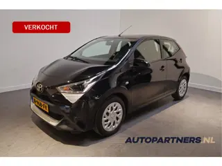 Toyota Aygo 1.0 VVT-i x-play - Apple Carplay/Android Auto - Achteruitrijcamera - Cruise